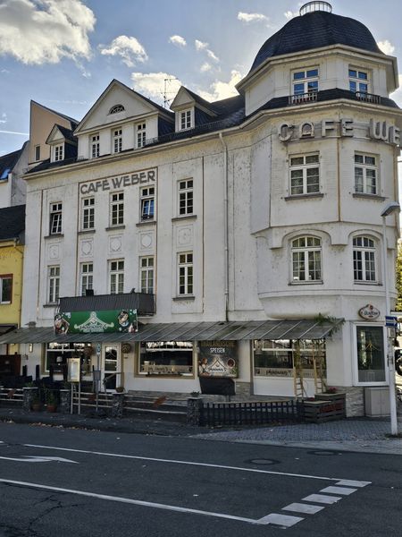 Frisch renovierte Altbauwohnung mit Erker & schönem Ausblick“